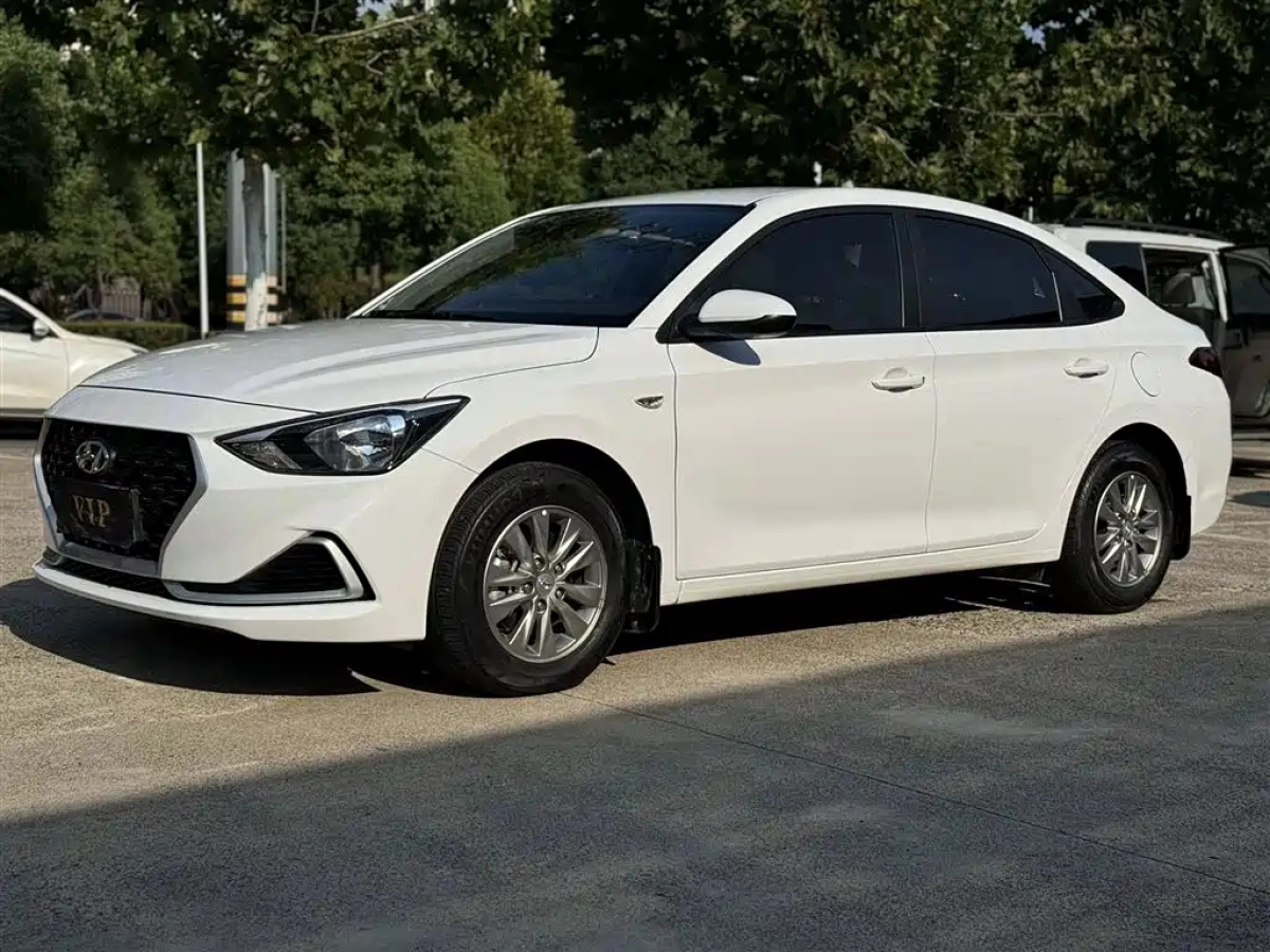 HYUNDAI CELESTA