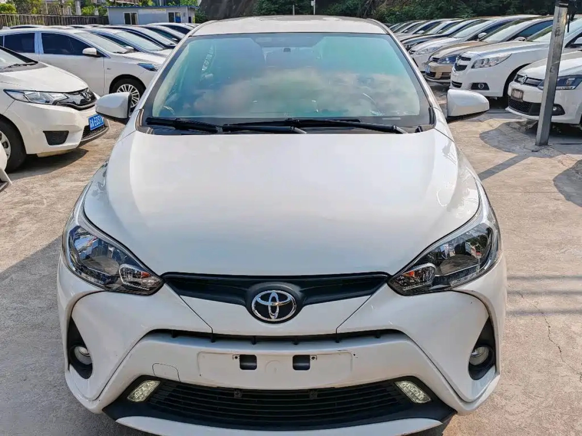 TOYOTA YARIS L INDULGENCE  2019