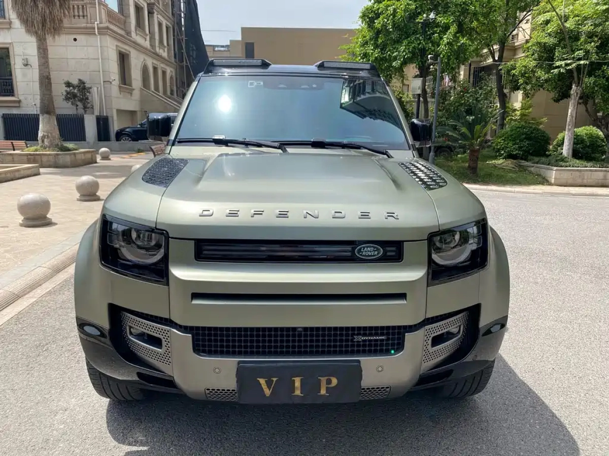LAND ROVER DEFENDER