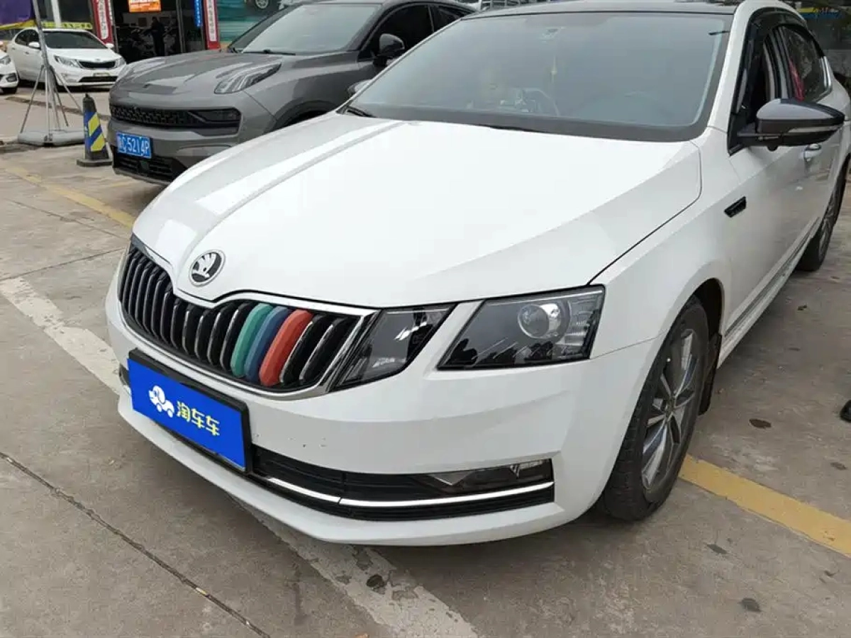 SKODA OCTAVIA  2023