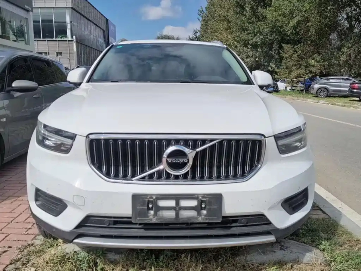 VOLVO XC40