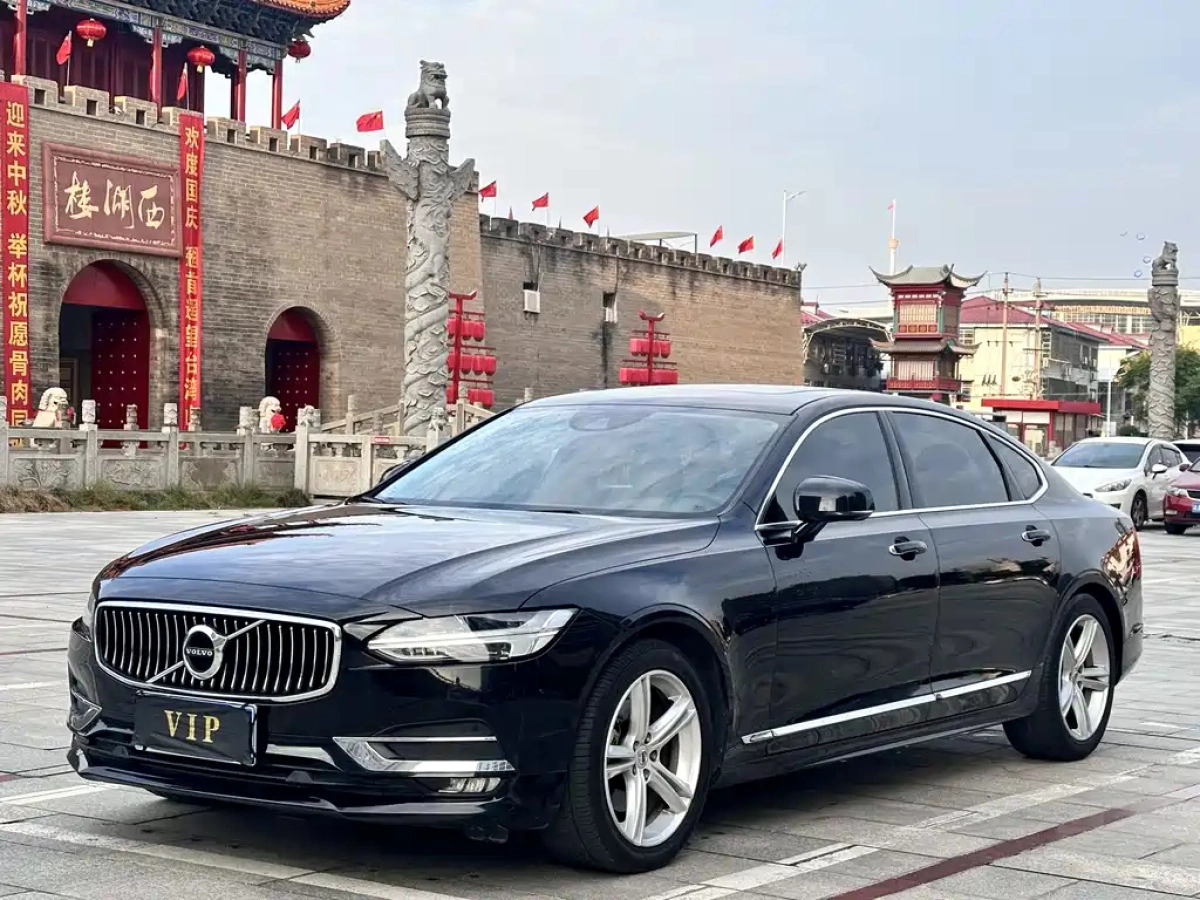 VOLVO S90