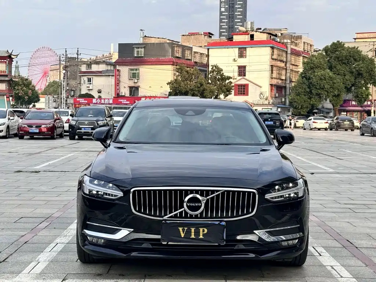 VOLVO S90