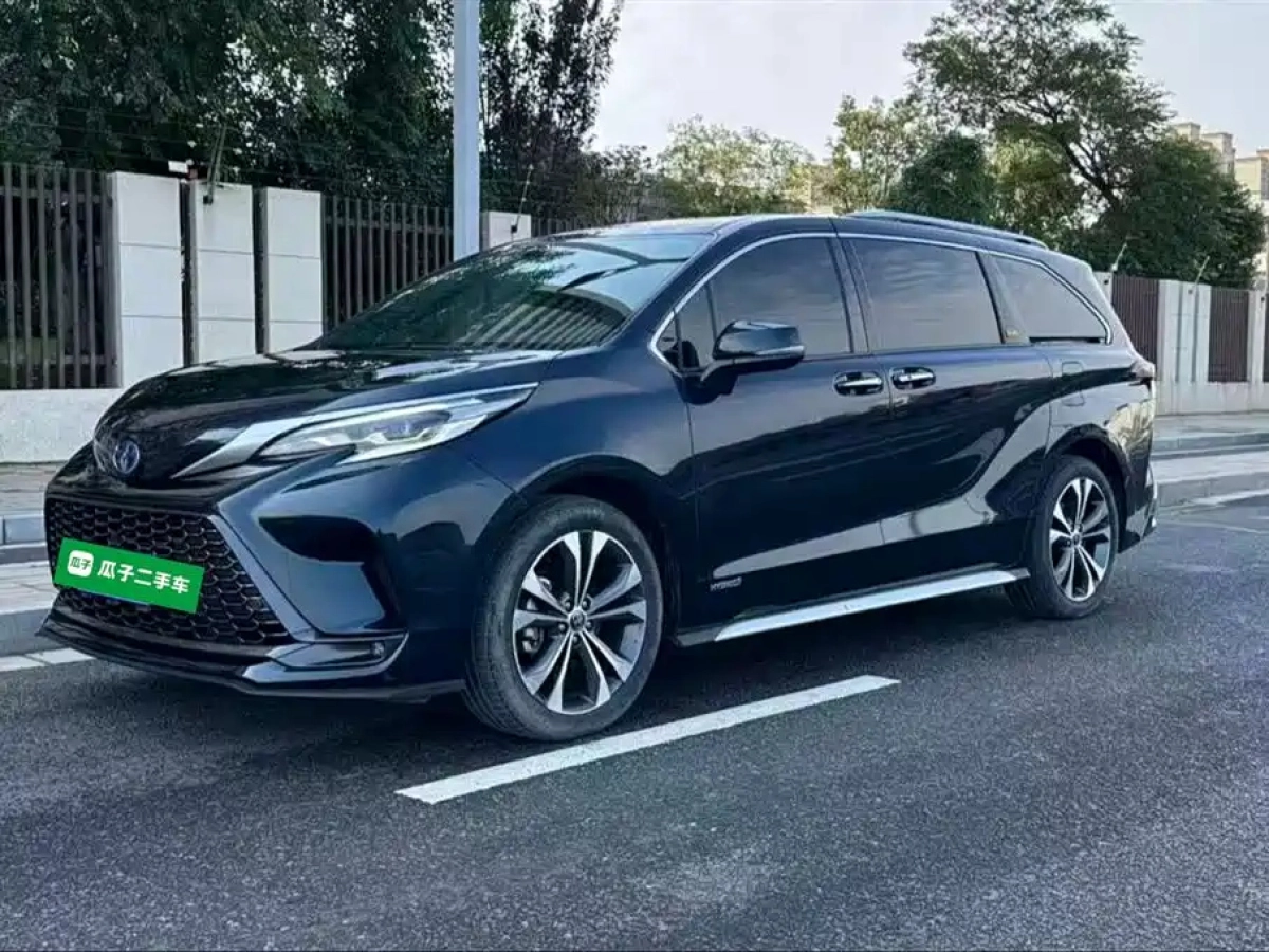 TOYOTA GRANVIA  2023