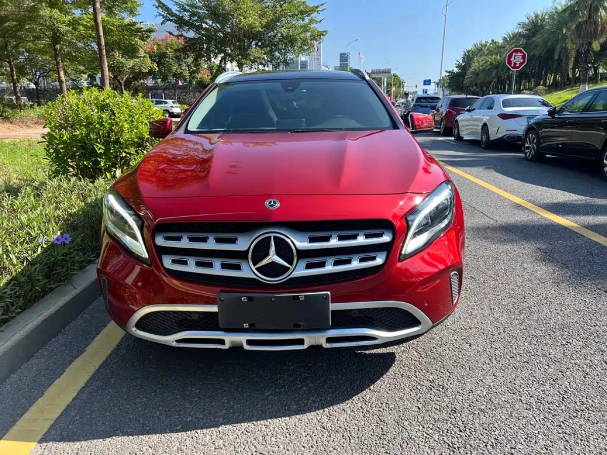 MERCEDES BENZ GLA