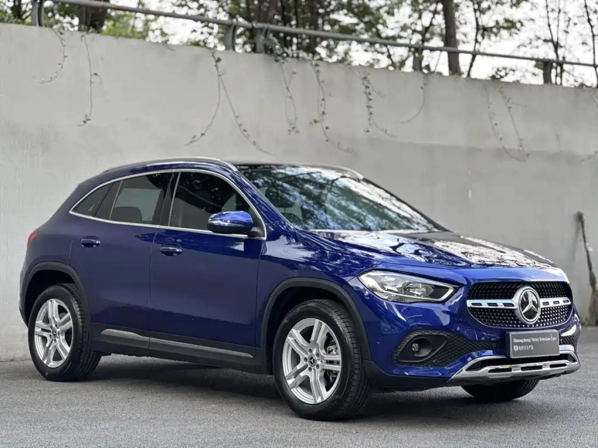 MERCEDES BENZ GLA