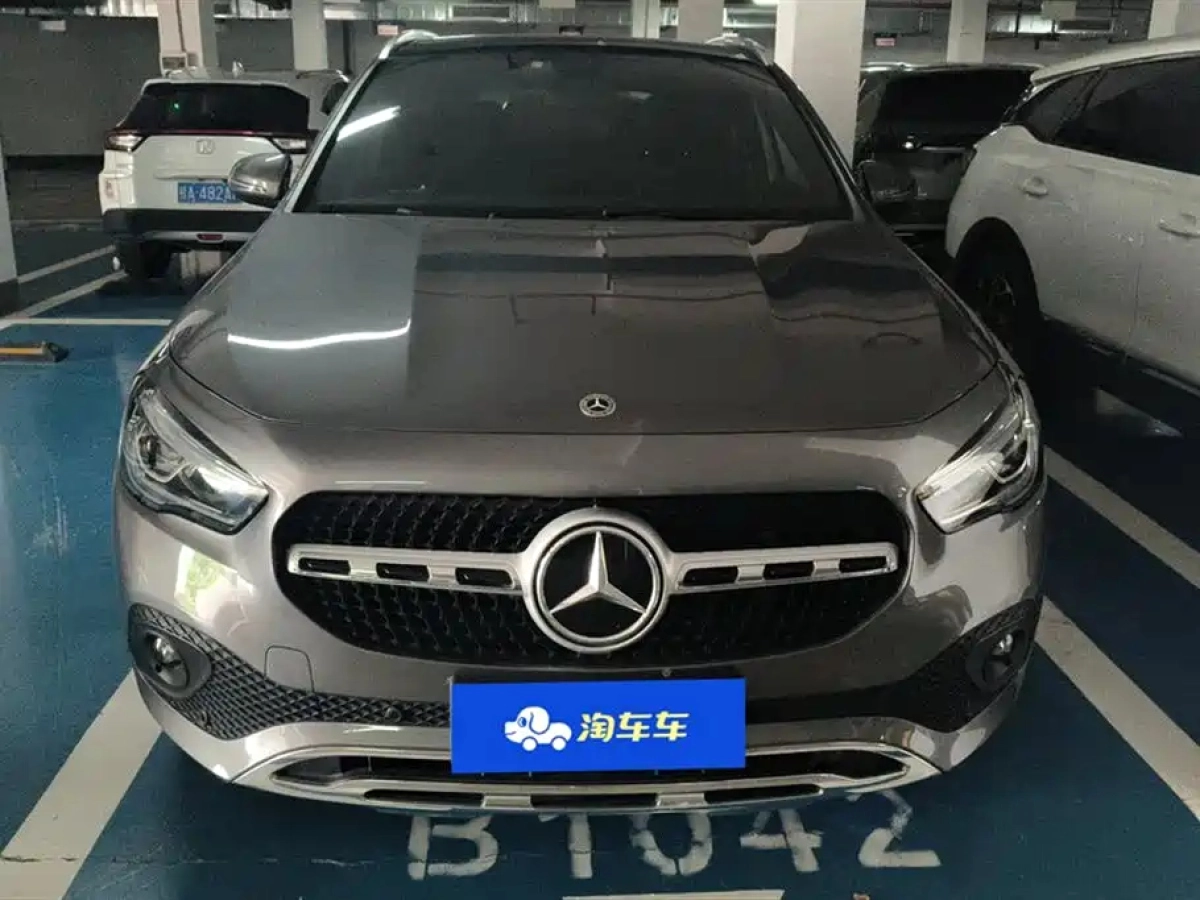 MERCEDES BENZ GLA
