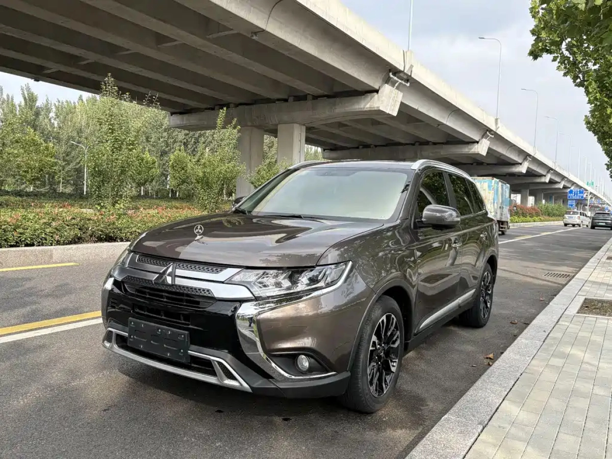 MITSUBISHI OUTLANDER