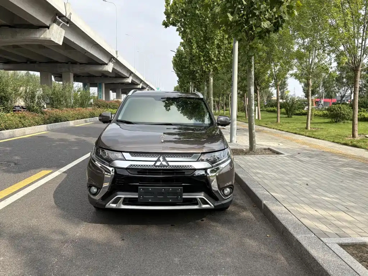 MITSUBISHI OUTLANDER