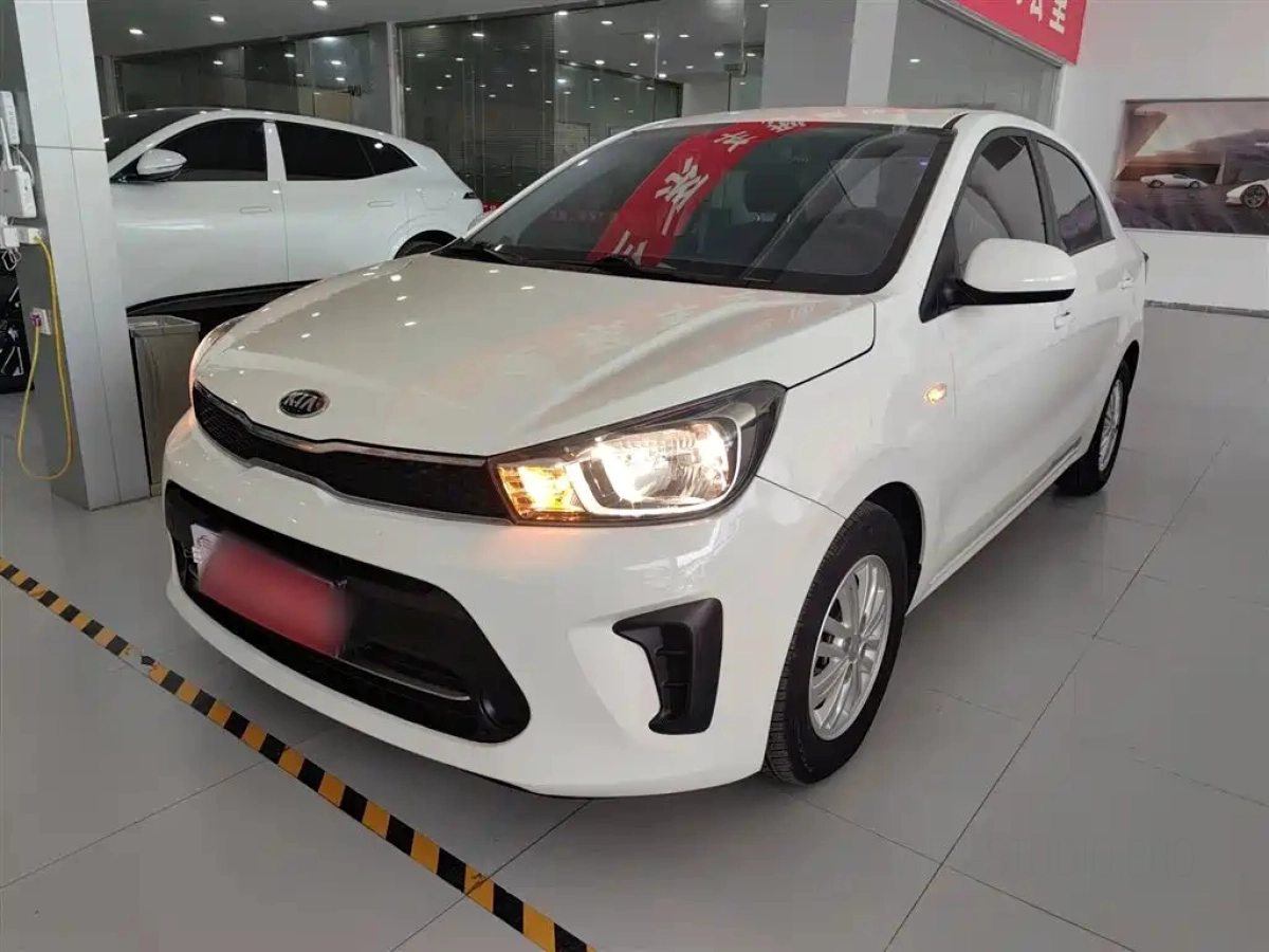KIA REINA  2021