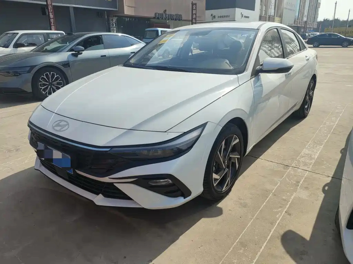 HYUNDAI ELANTRA