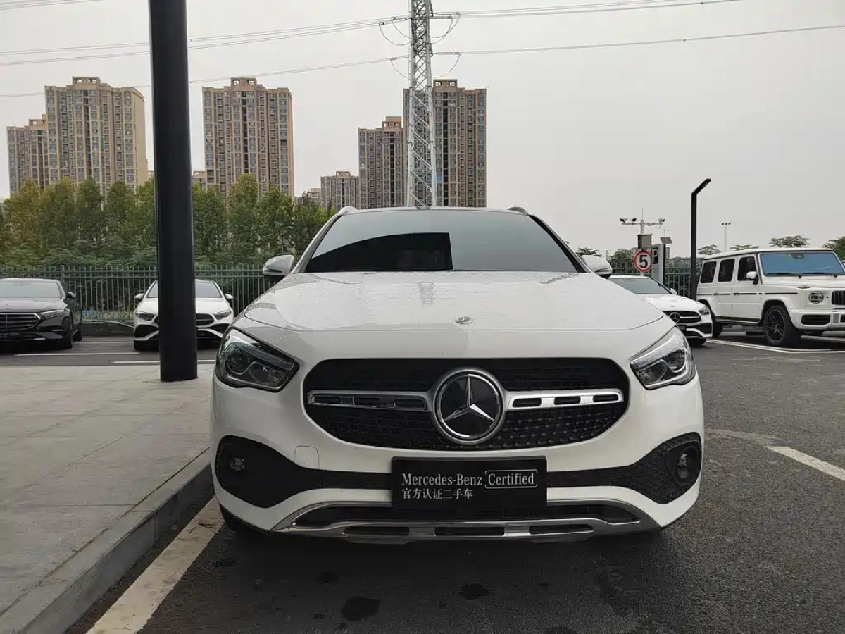 MERCEDES BENZ GLA