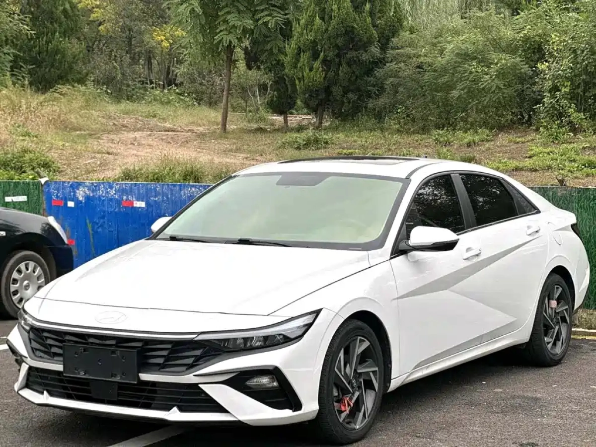 HYUNDAI ELANTRA  2024