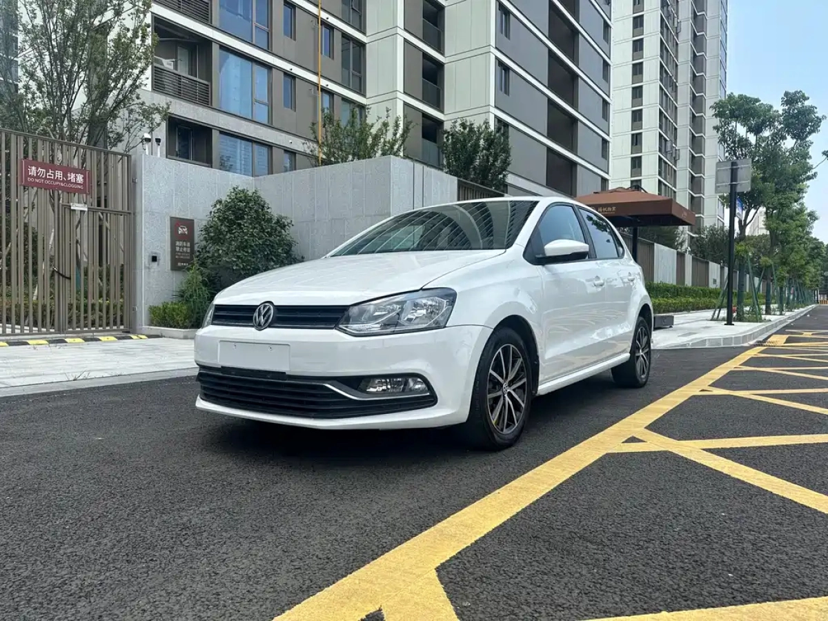 VOLKSWAGEN POLO
