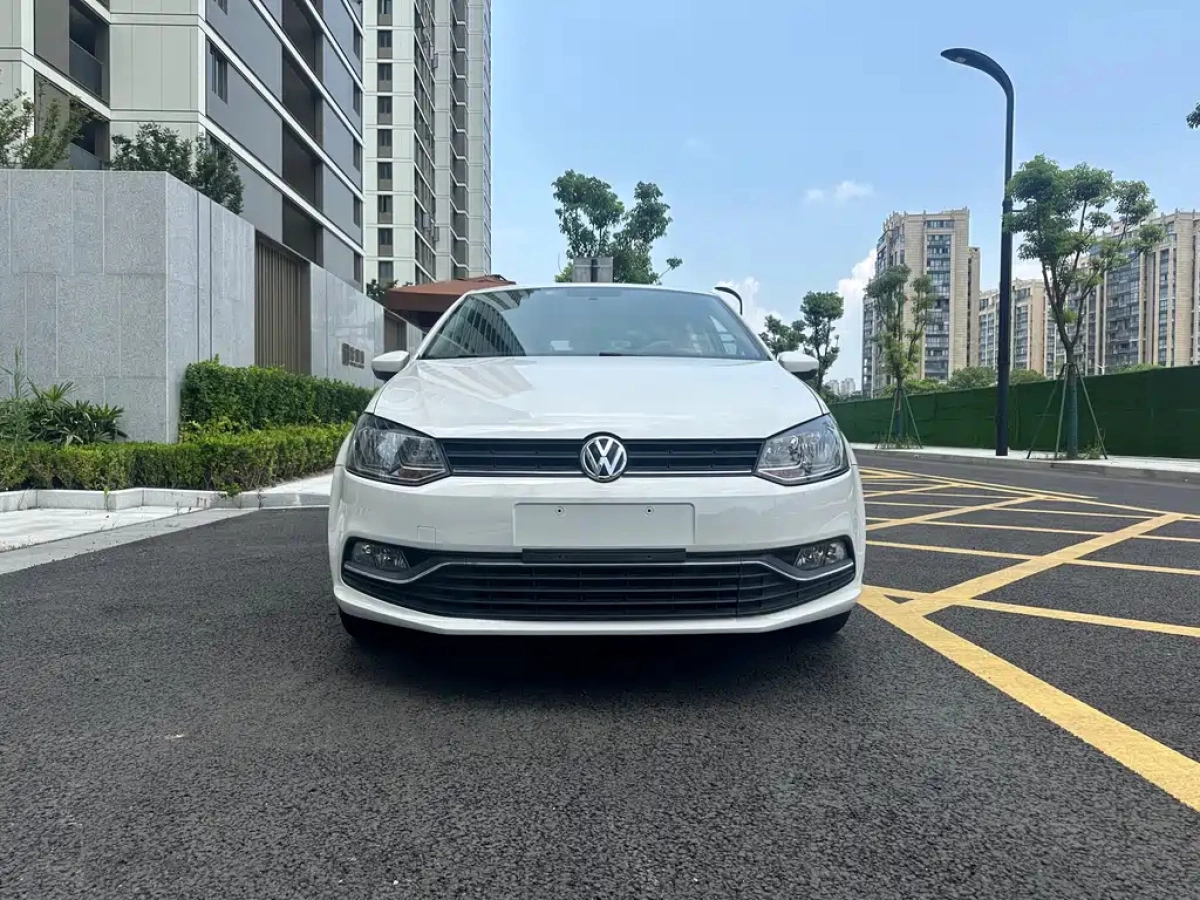 VOLKSWAGEN POLO