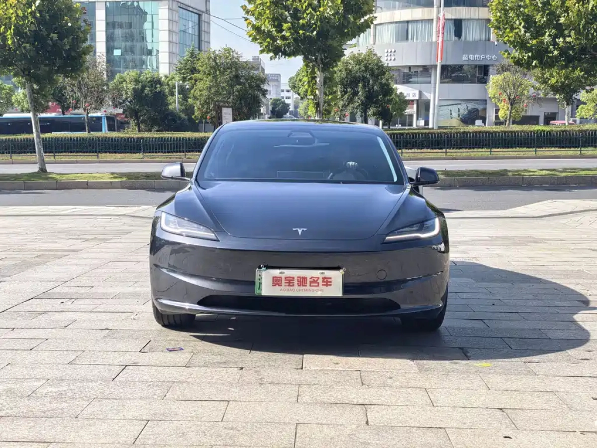 TESLA MODEL 3
