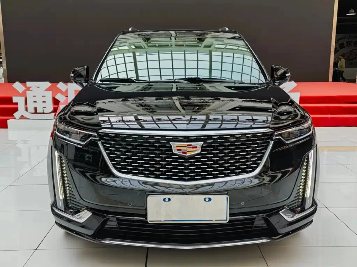 CADILLAC XT6