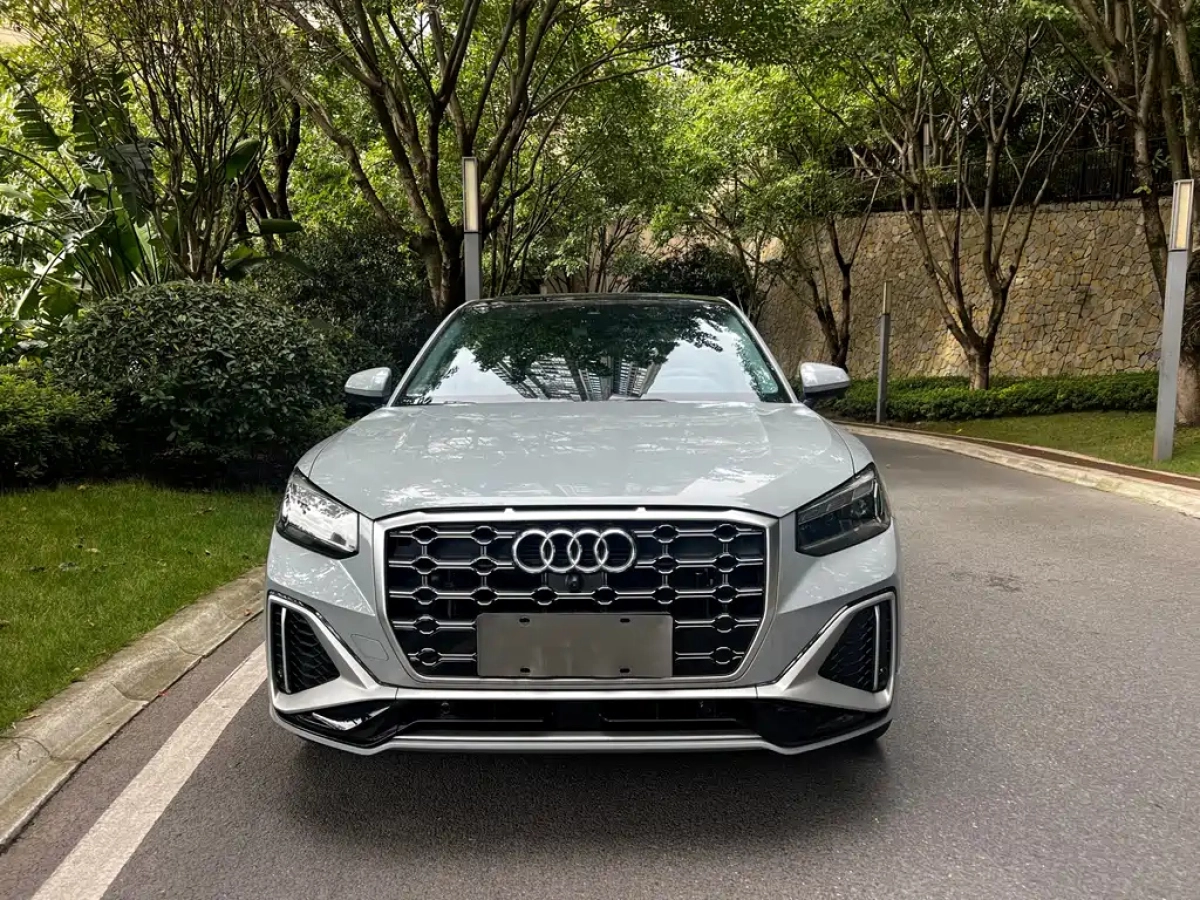 AUDI Q2L  2025