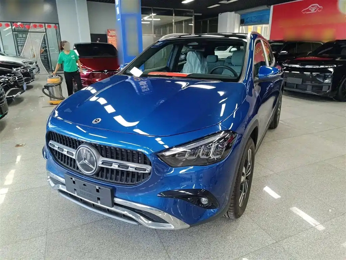 MERCEDES BENZ GLA
