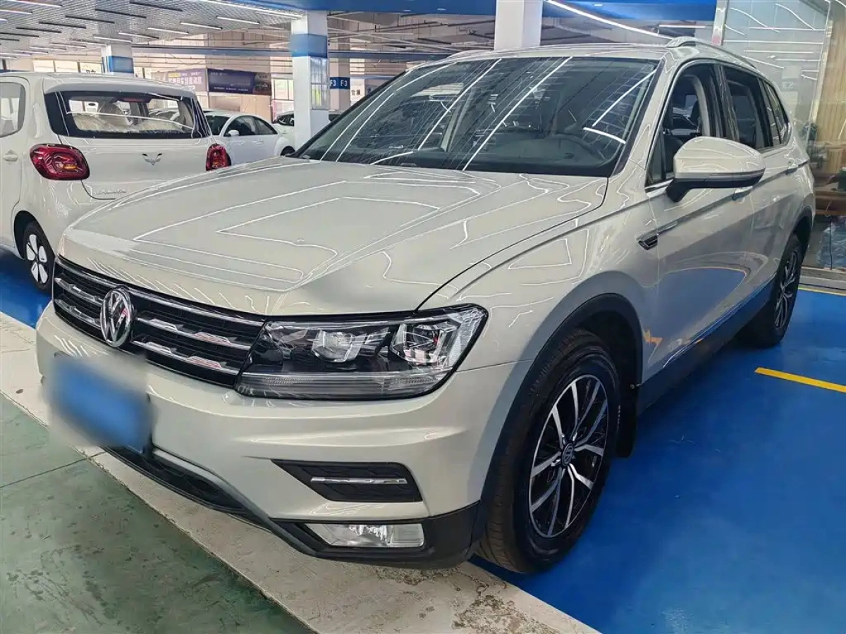 VOLKSWAGEN TIGUAN L