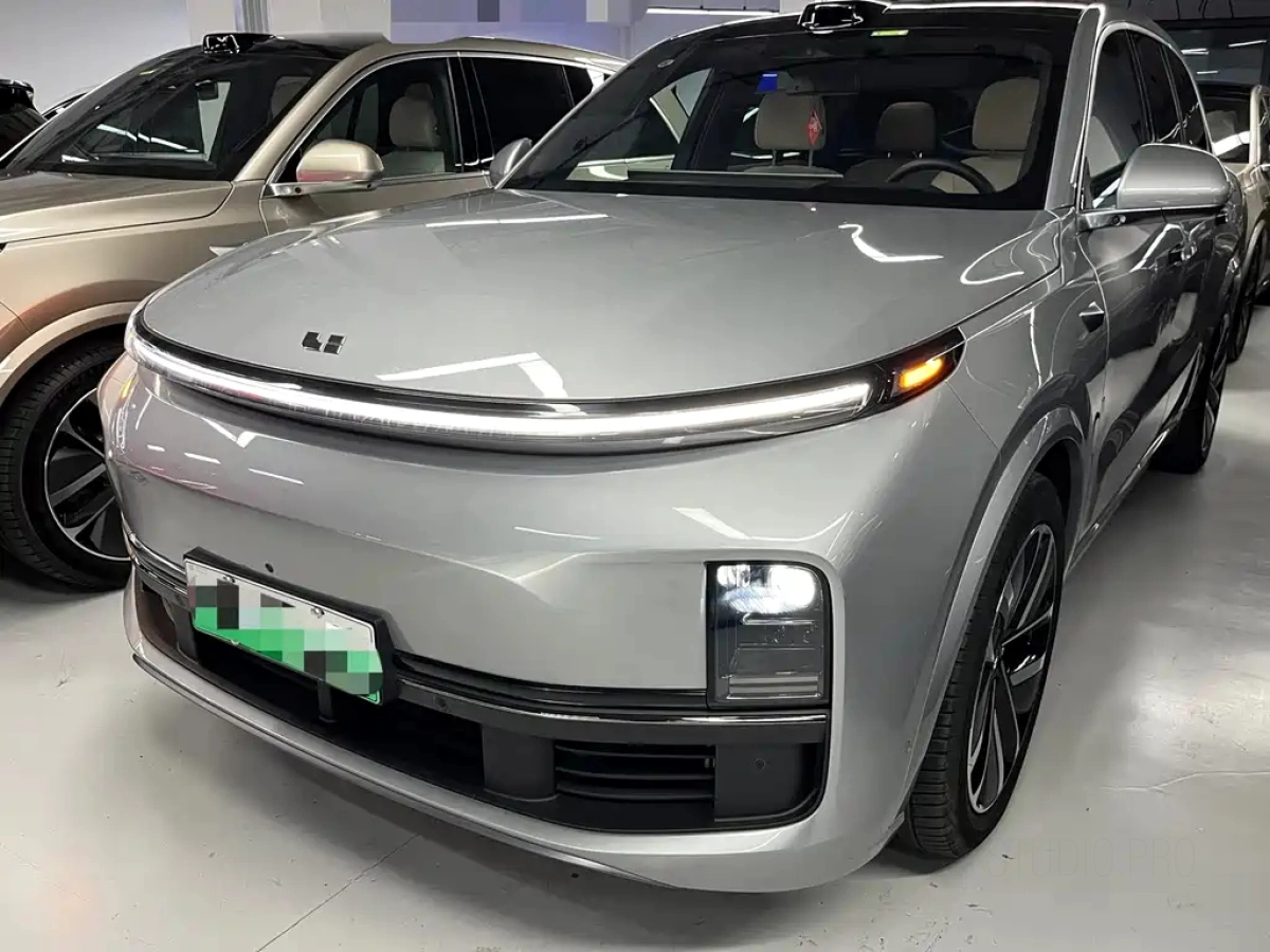 LI AUTO L8  2024