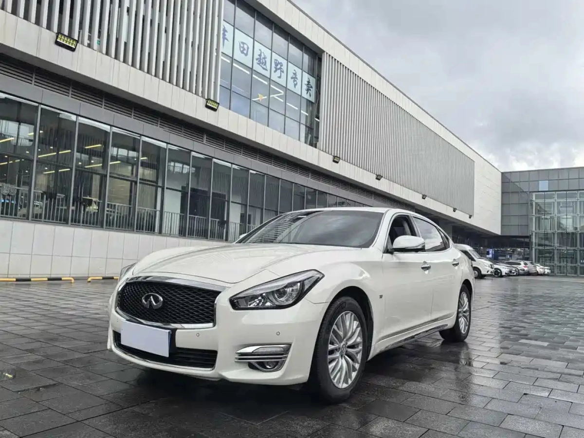 INFINITI Q70  2020