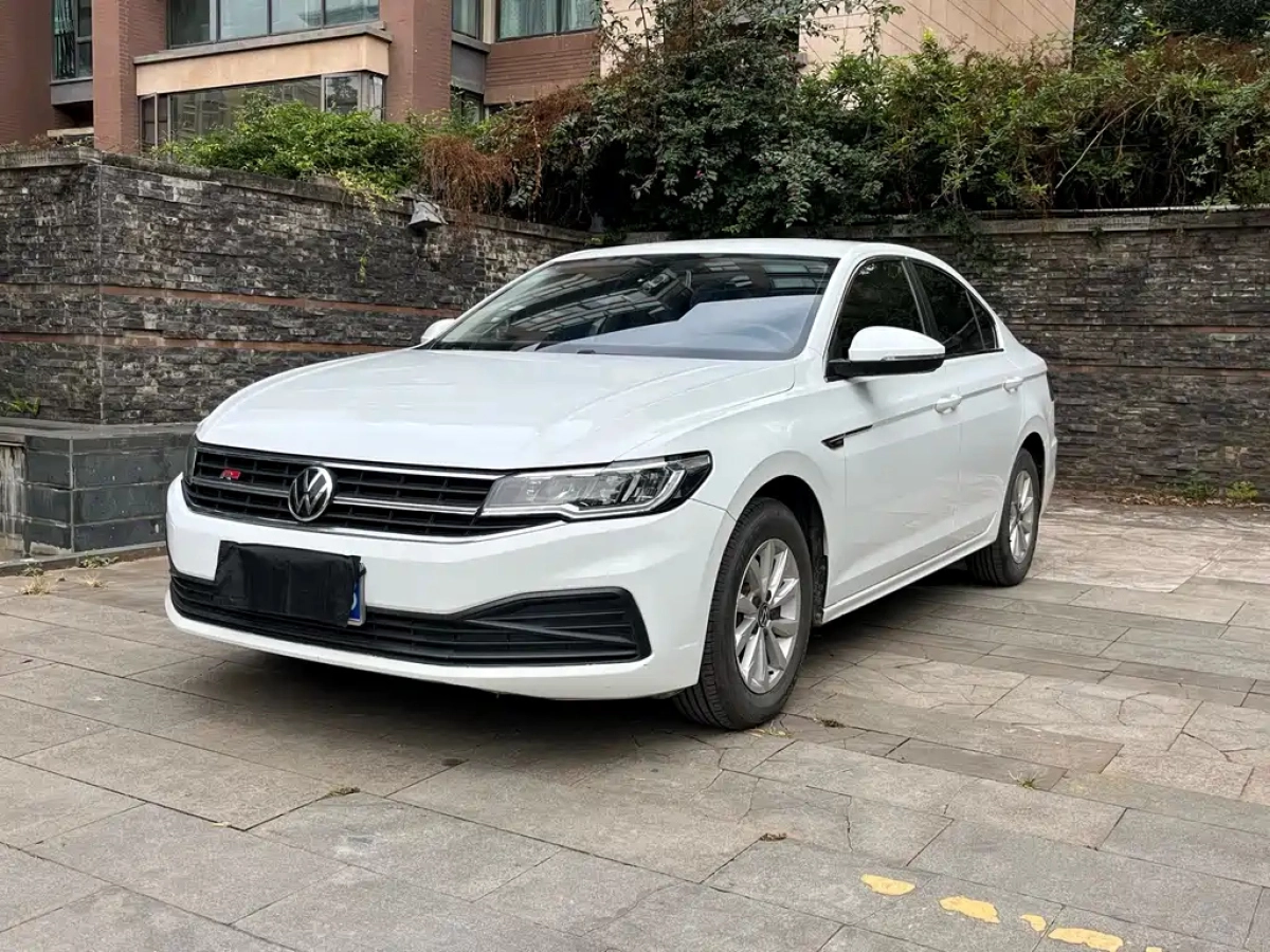 VOLKSWAGEN BORA  2022