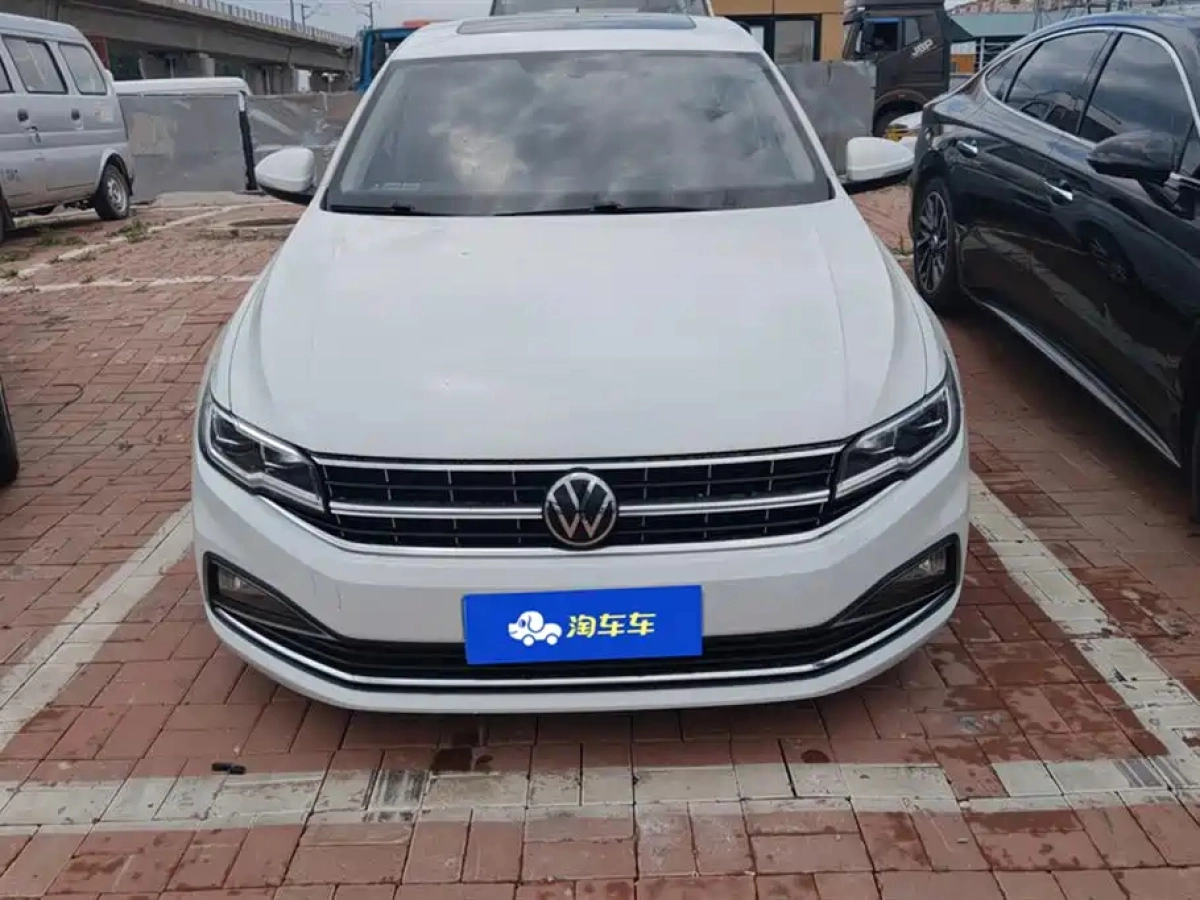VOLKSWAGEN BORA
