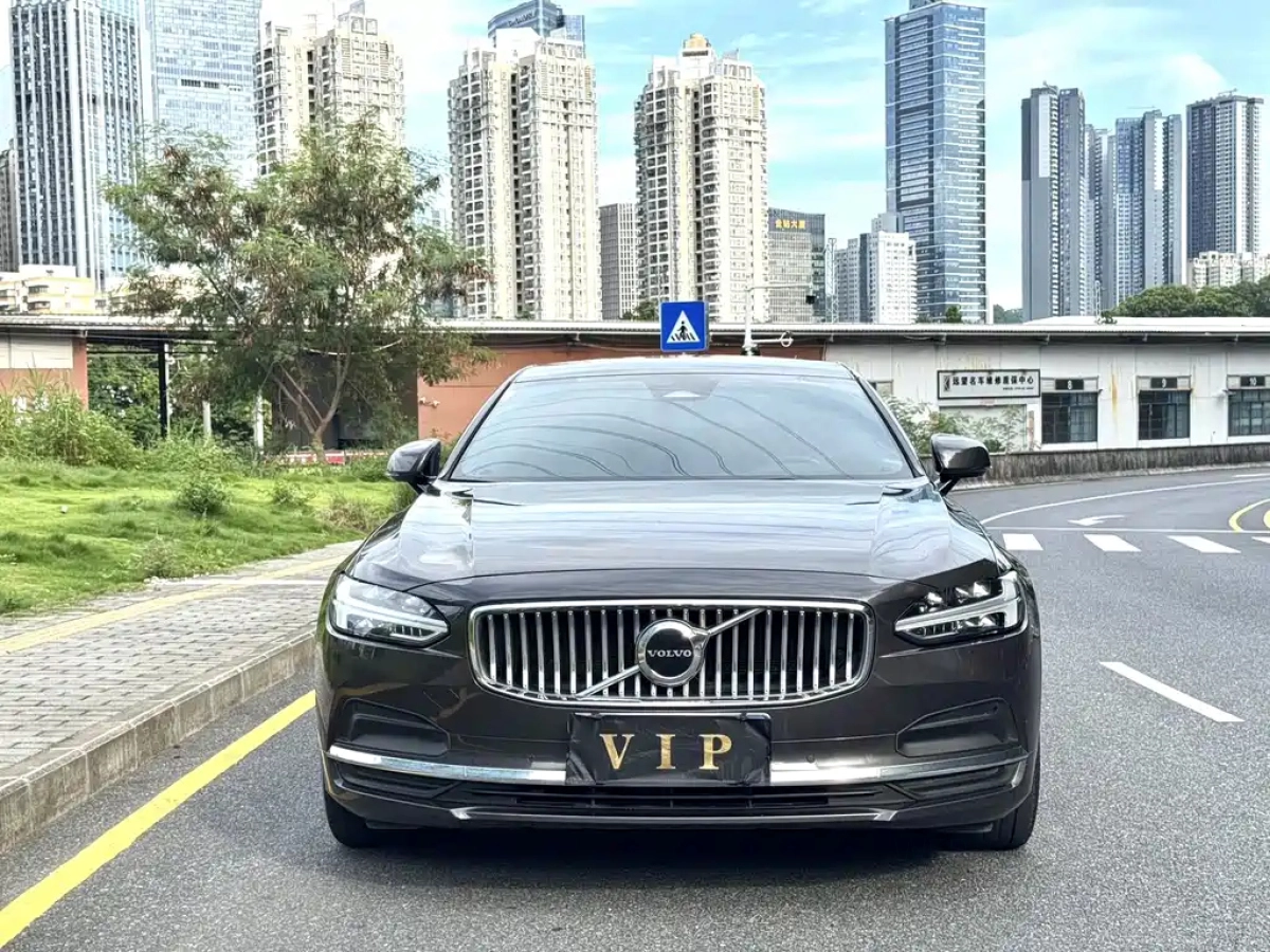 VOLVO S90