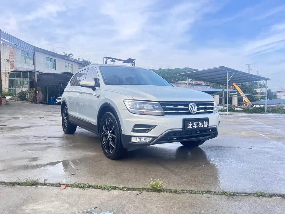 VOLKSWAGEN TIGUAN L