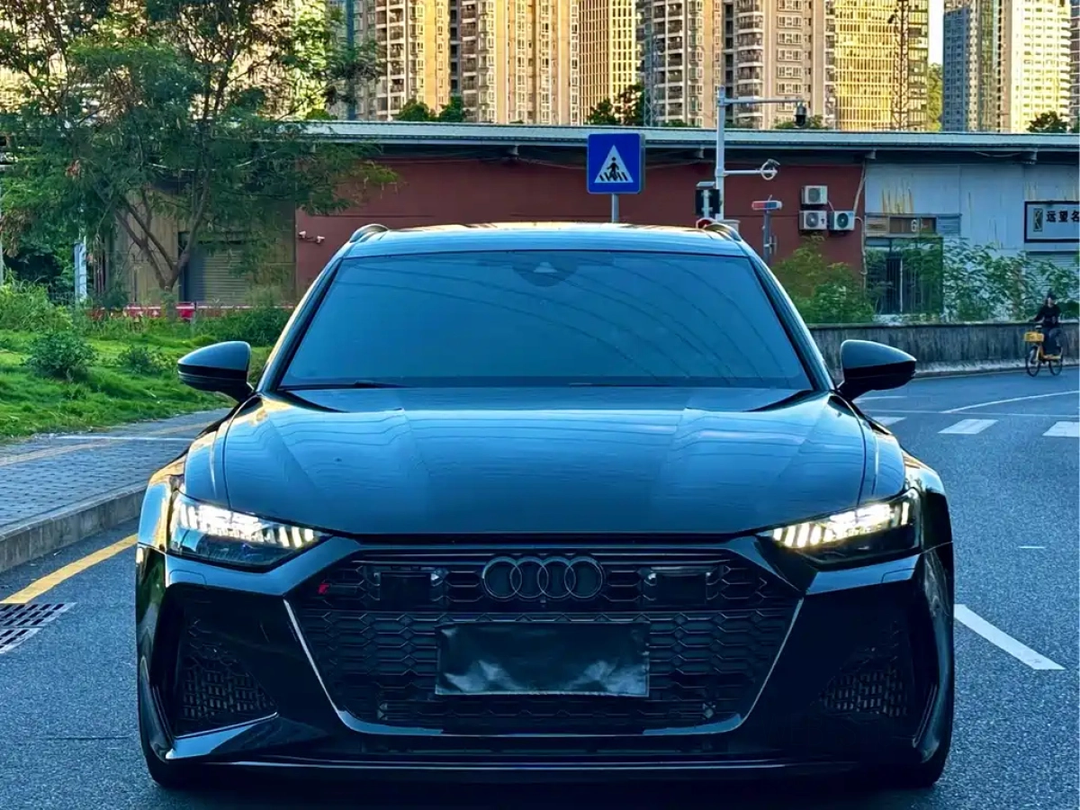 AUDI RS 6