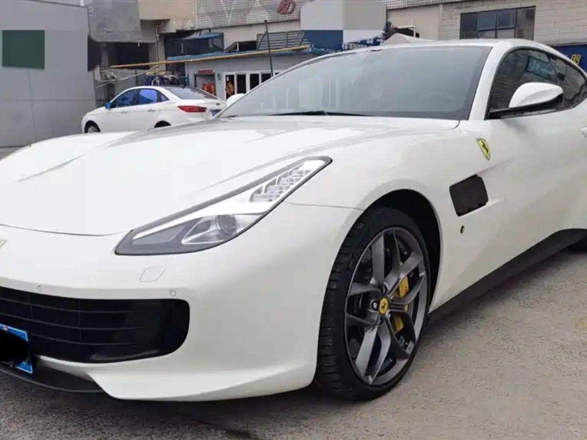 FERRARI GTC4LUSSO