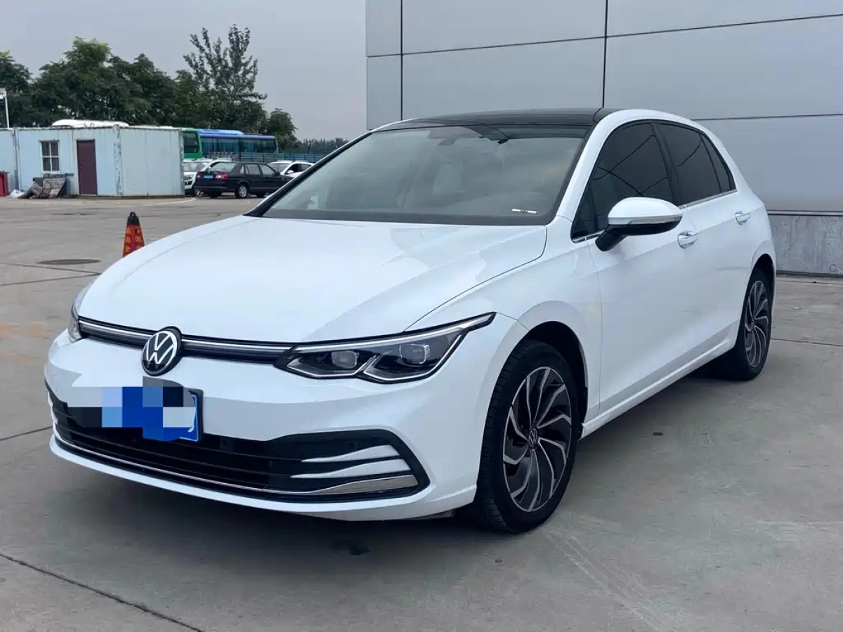 VOLKSWAGEN GOLF  2024