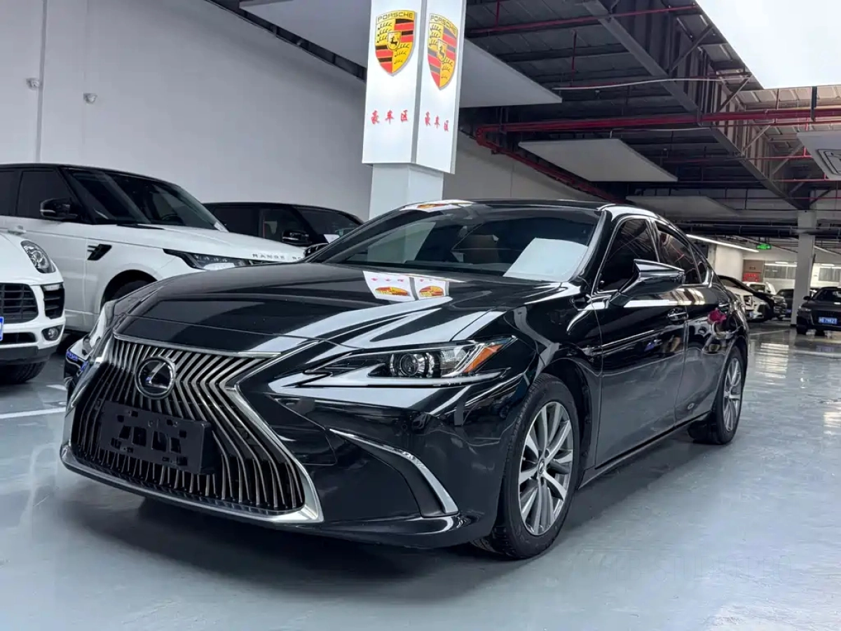 LEXUS ES  2020