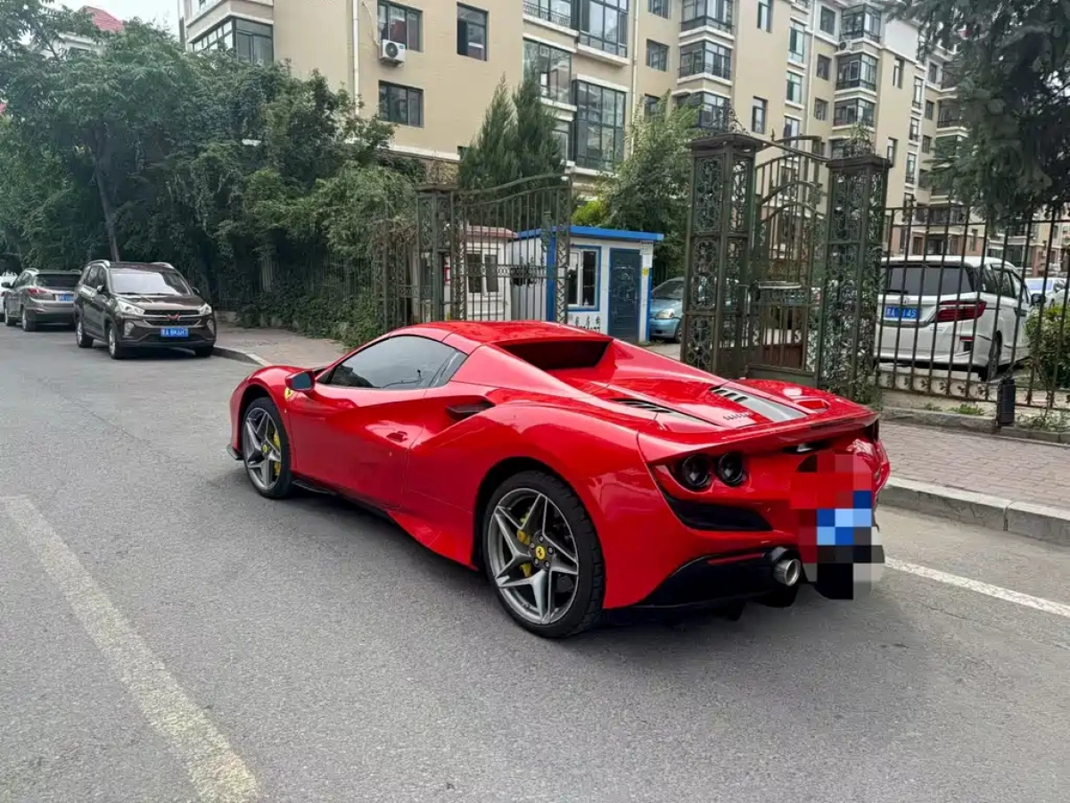 FERRARI F8