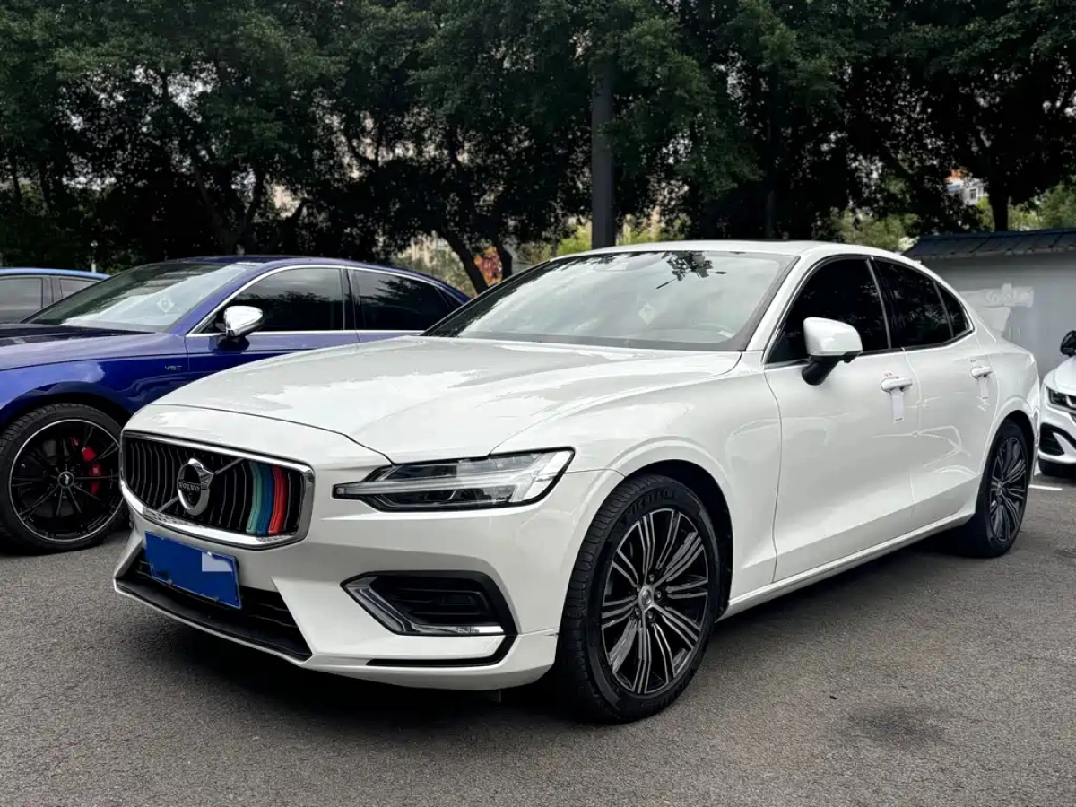VOLVO S60  2021