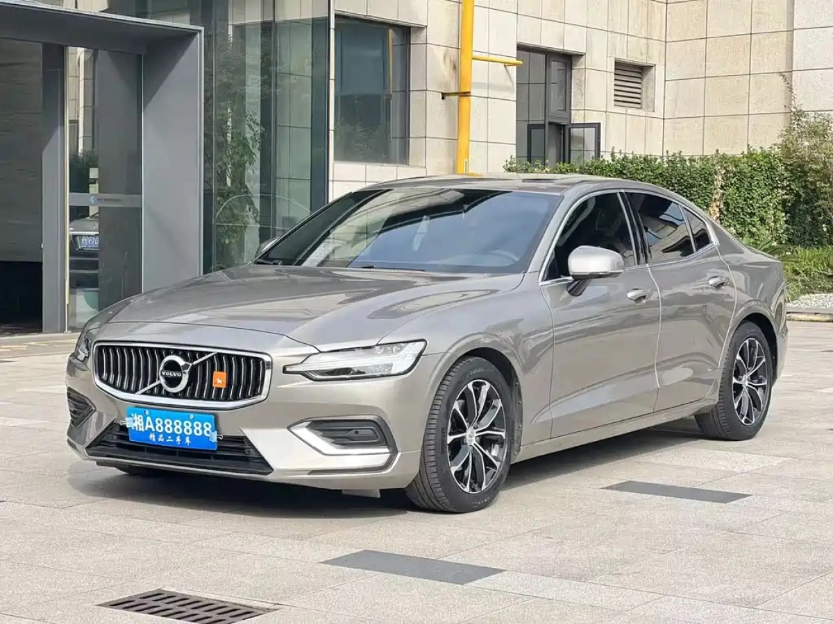 VOLVO S60  2021
