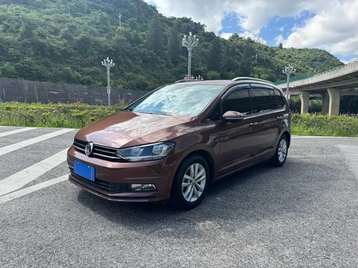 VOLKSWAGEN TOURAN