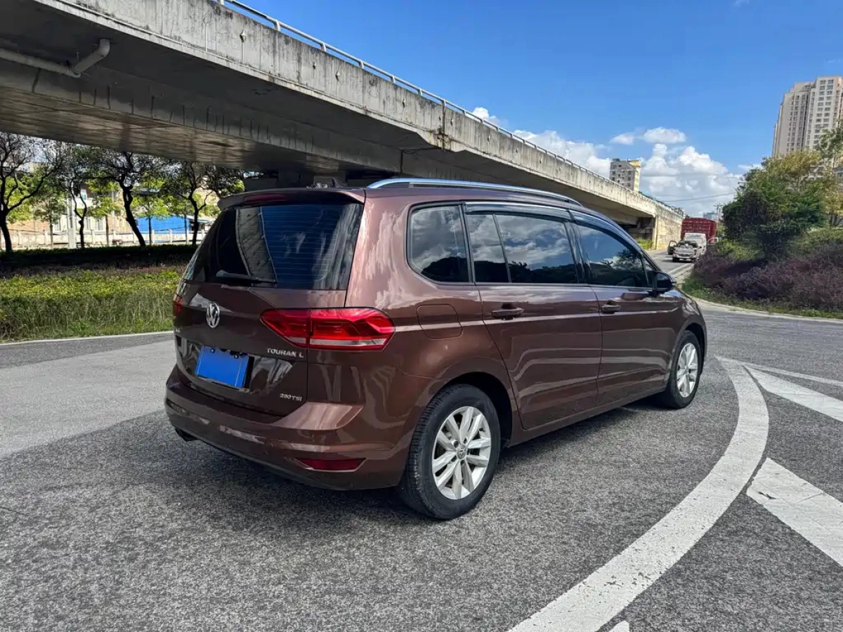 VOLKSWAGEN TOURAN