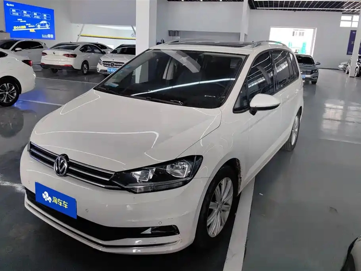 VOLKSWAGEN TOURAN