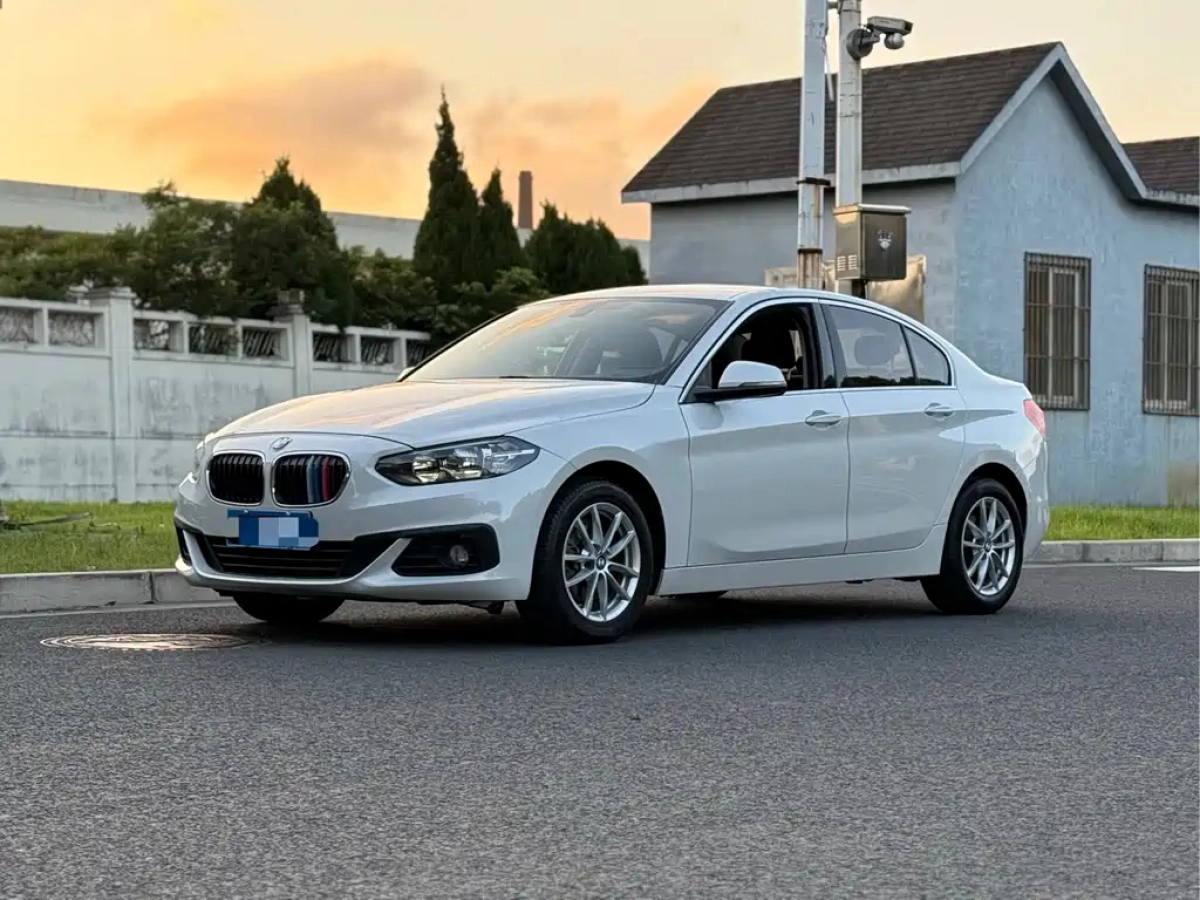 BMW 1-SERIES  2019
