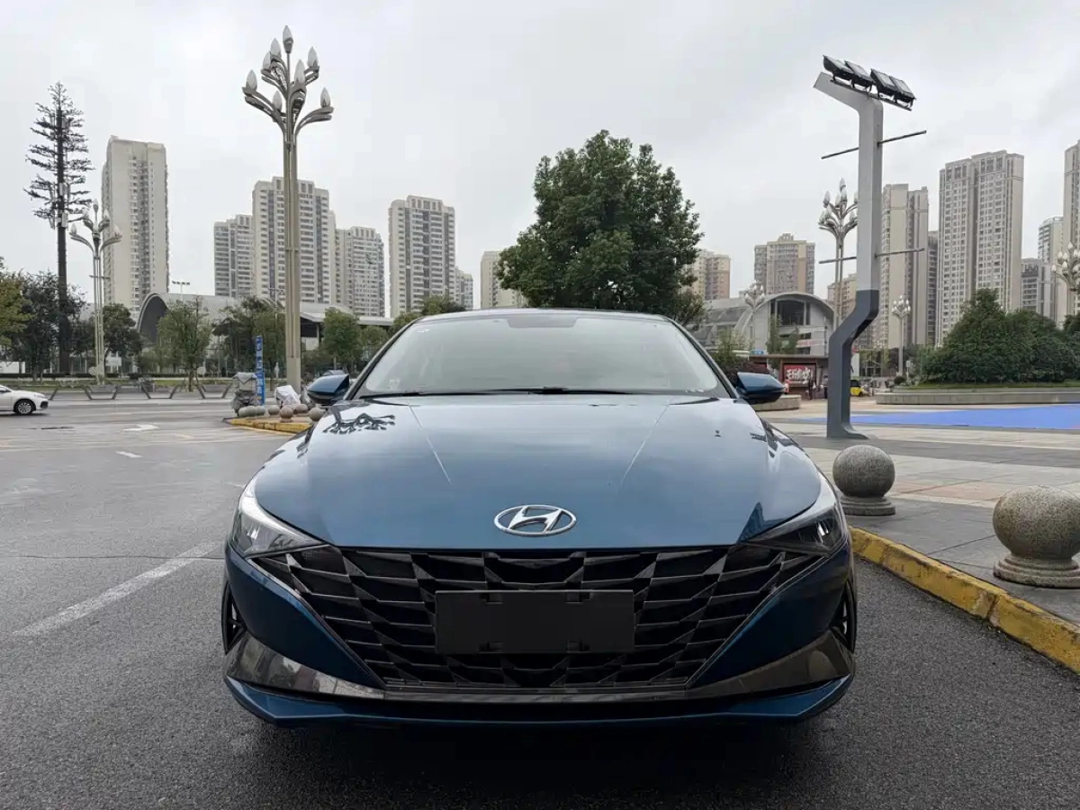HYUNDAI ELANTRA