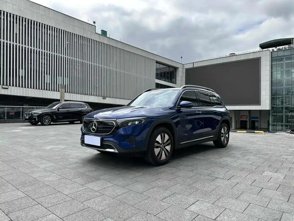 MERCEDES BENZ EQB  2024