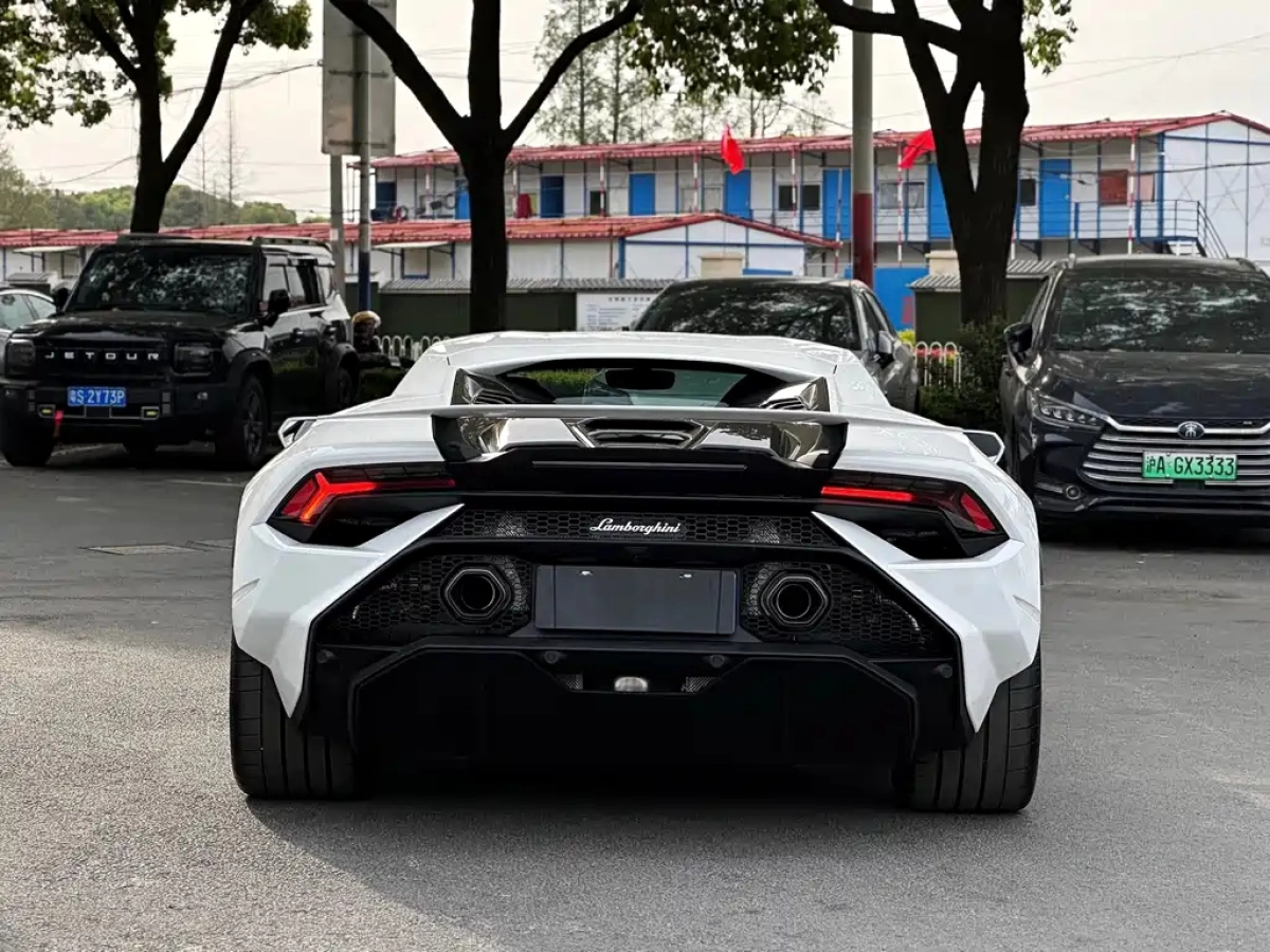 LAMBORGHINI HURACAN