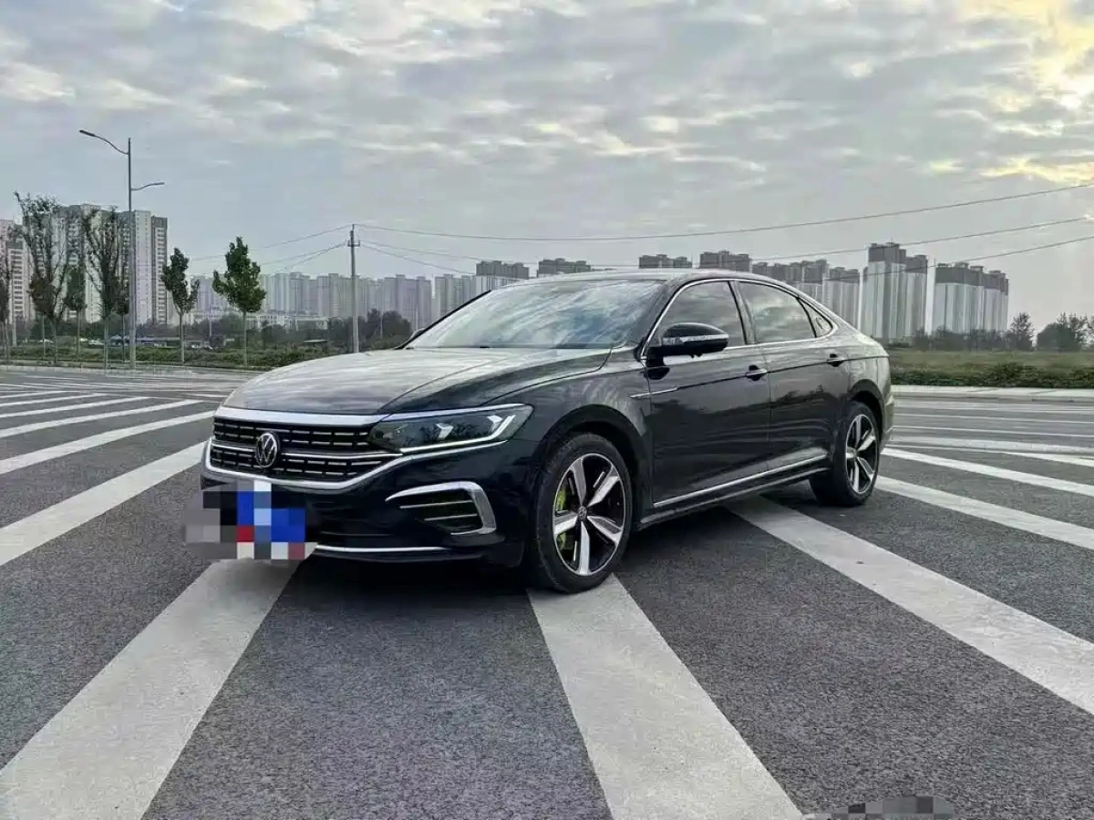 VOLKSWAGEN PASSAT  2022