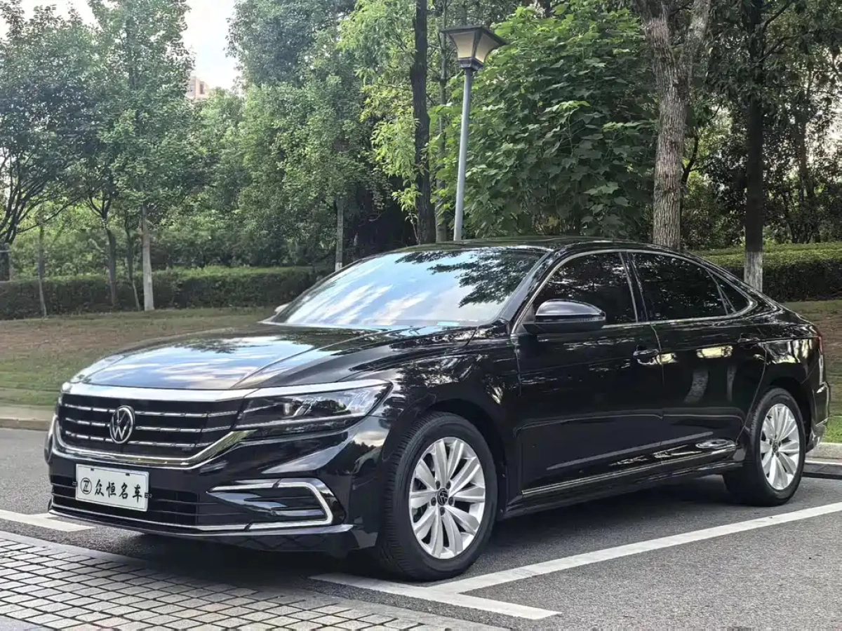 VOLKSWAGEN PASSAT  2021
