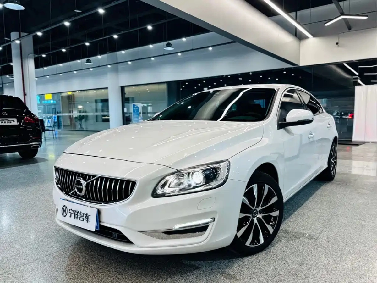VOLVO S60  2019