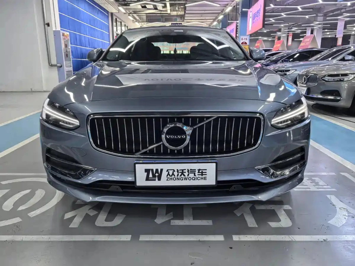 VOLVO S90