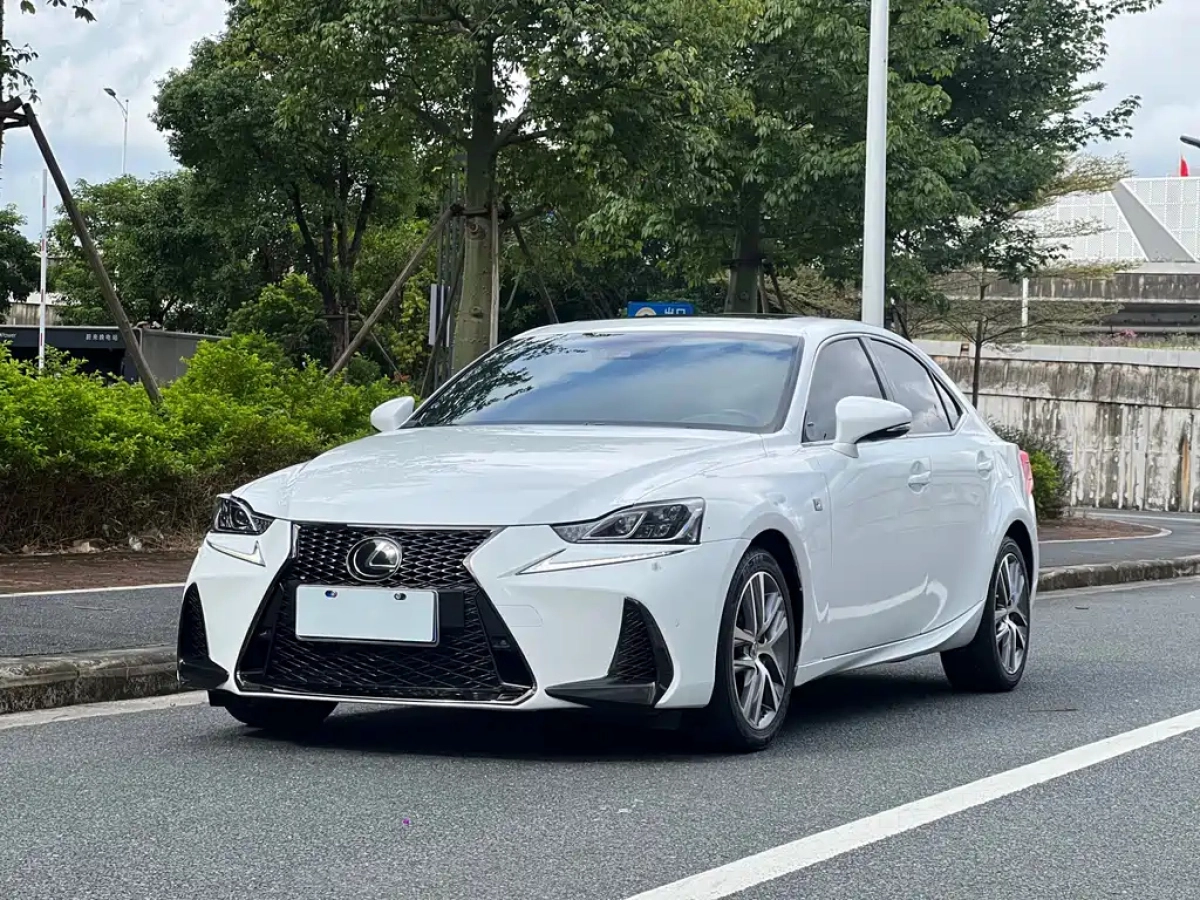 LEXUS IS