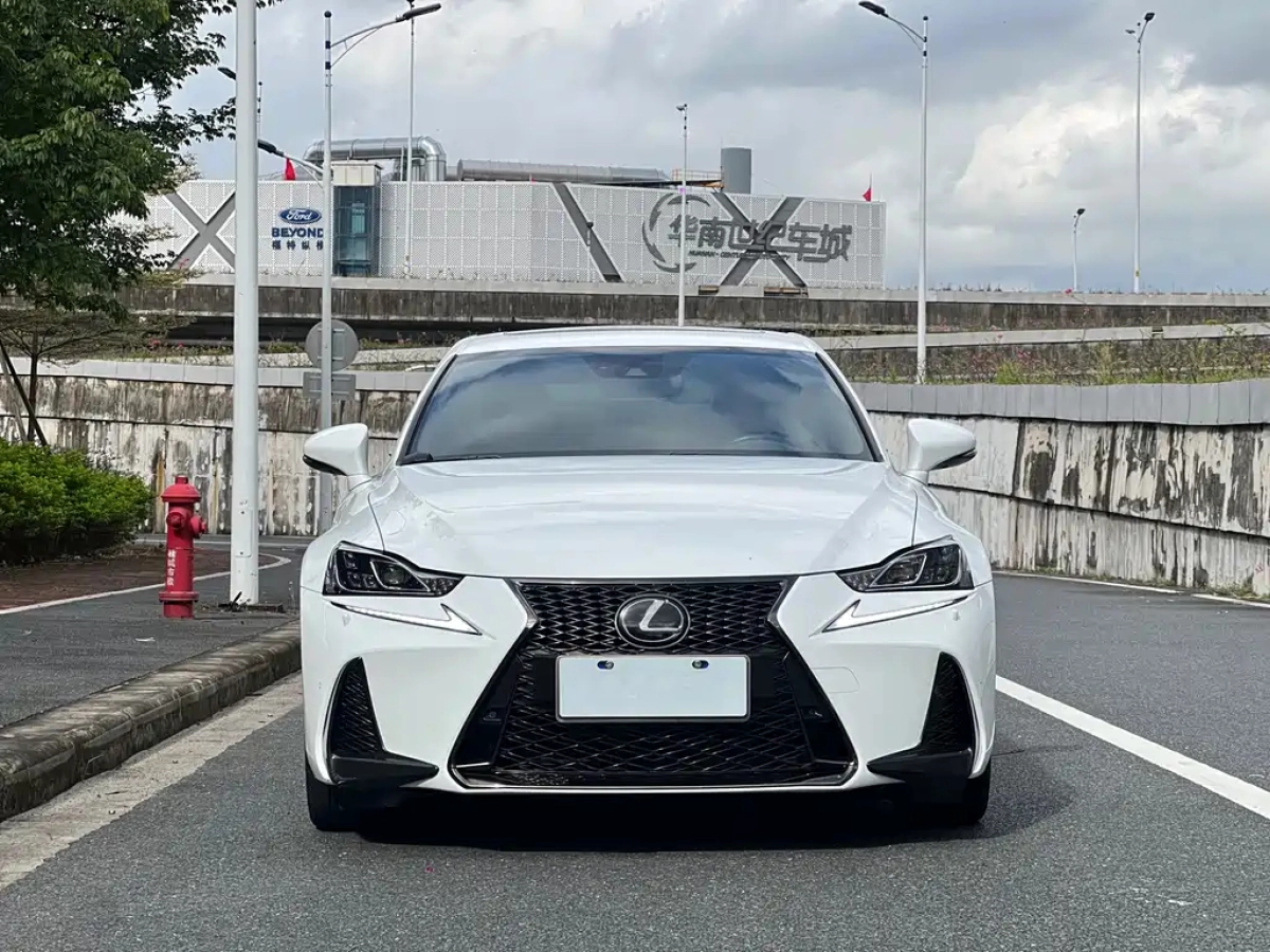 LEXUS IS